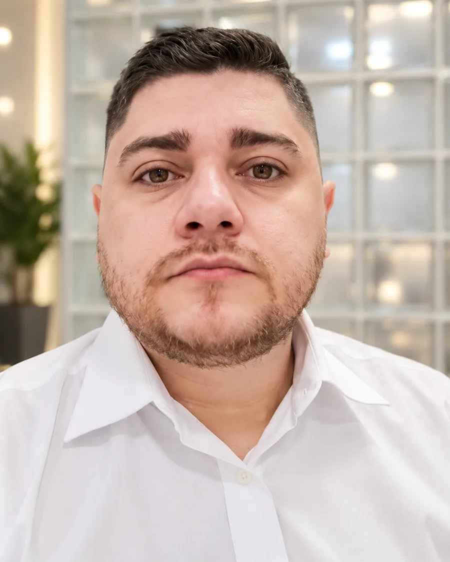 Retrato de Jonathan Sodré, eletricista e hidráulico em Cuiabá